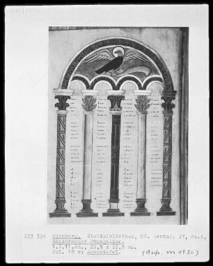Reichenauer Evangeliar — Kanontafel mit einer Miniatur im Bogen, Folio 18verso