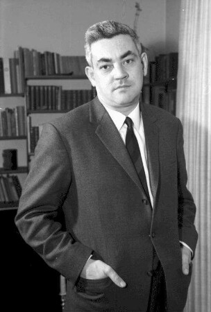 Freiburg: Wohnung; Prof. Dr. Horst Ehmke; Portrait ohne Talar