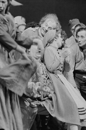 Szenenbilder aus "Der Revisor" von Werner Egk. Staatsoper Berlin, 23.12.1957