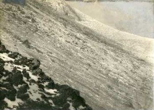 Der firntragende Oberteil des Stübelgletschers am Nordwest-Chimborazo bei 5700 m Höhe, mit Zackenfirn