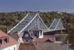 Loschwitzer Brücke ("Blaues Wunder") : Blick vom Dach des Seniorenheimes am Schillerplatz gegen Loschwitzer Brücke ("Blaues Wunder") und Loschwitzer Hang