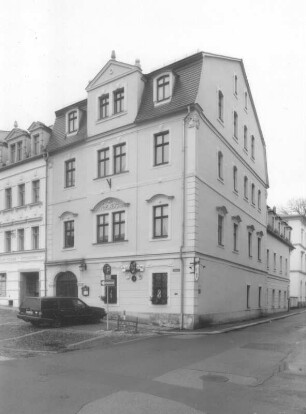 Zittau, Neustadt 2. Wohnhaus mit Gaststätte "Kultuhr" (Bezeichnung 1721). Eckansicht