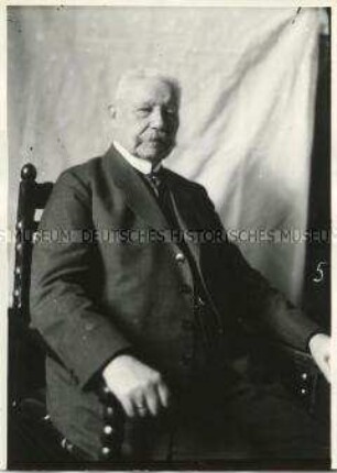 Paul von Hindenburg im Atelier