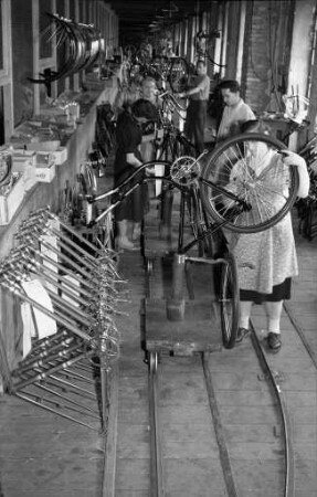 Fahrradproduktion bei der Firma Gritzner.