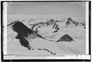 Stubaier Alpen. Becher (3195 Meter), Hochgewänd (3214 Meter), Botzer (3260 Meter) und Wilder Freiger (3425 Meter)