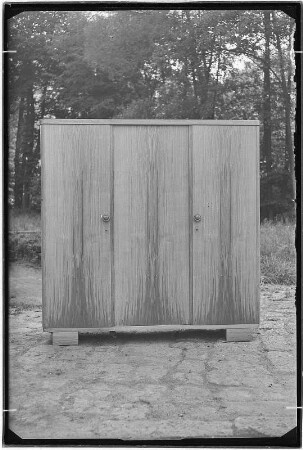 Königstein. Tischler Maly. Dreitüriger Kleiderschrank