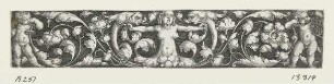 Ornament mit weiblicher Halbfigur von Ranken umgeben
