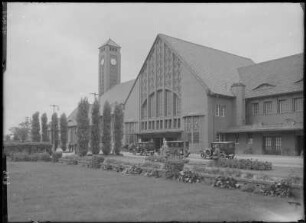 Oldenburg, Hauptbahnhof : Oldenburg. Hauptbahnhof (1915; F. Mettegang). Empfangsgebäude