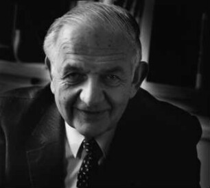 Alfred Grosser (geb. 1925; Soziologe, Publizist, Politwissenschaftler). Paris, 1990