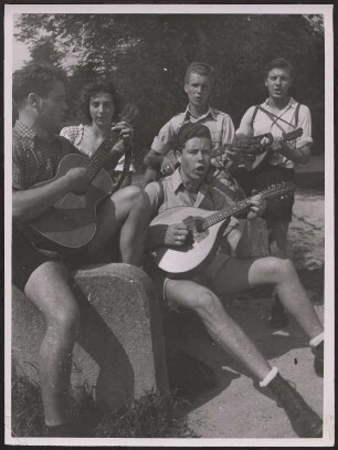 Jugendliche Musikgruppe aus fünf Personen