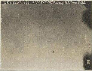 Luftkampf - angreifender Fokker (1500 m)