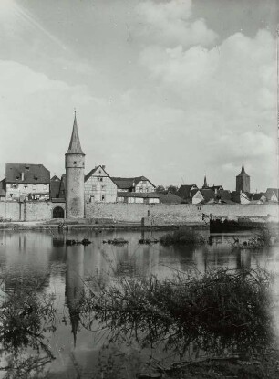 Karlstadt, Stadtansicht : Karlstadt. Stadtansicht mit Stadtmauer. Blick über den Main