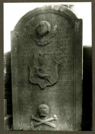 Friedhof. Grabstein des Oberförsters Theobald Diemer, 1763 und seiner Frau