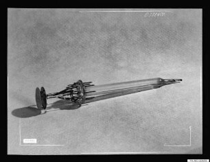Versuchsaufbau einer Bildröhre, Bild 1; Foto 1962