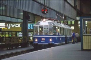 Stuttgart Hbf. Gleis 8 elTw 491 001
