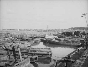 Bootsanlegestelle in Choshi : Ansicht mit Ruderbooten