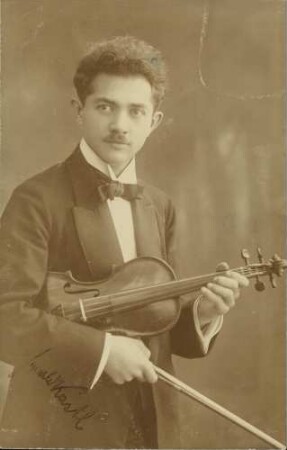 [Junger Violinist]