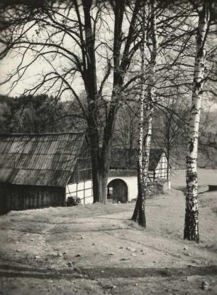 Vogtland, nahe Pöhl-Möschwitz. Der Lochbauer (Lochbauernhof, auch Lochhaus; 1648) im Tal der Weißen Elster