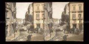 Möbel und Arbeiter auf der Straße, Messina