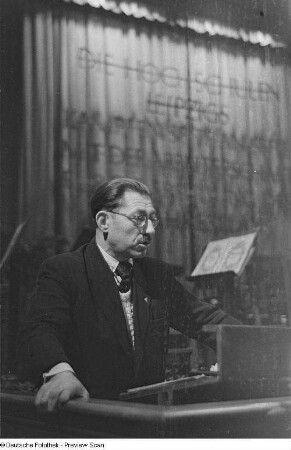 Fritz Selbmann am Rednerpult
