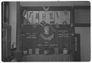 1. Mai 1954, Sichtwerbung