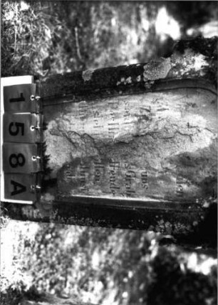 Grabstein 158 (Index: 99789874) Material: Sandstein Zustand: sehr stark verwittert mit sehr großem Textverlust Maße HxBxT: 112x43x18 cm Symbolik: Stern: Grabstein 158A