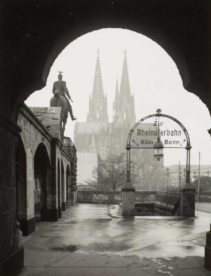 Köln, Rheinuferbahn