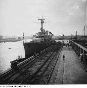 Kreuzer "Königsberg" : Kreuzer "Königsberg" im Hafen von Königsberg (Kaliningrad/UdSSR)
