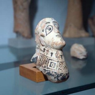 Samos, Archäologisches Museum Vathi. Weiblicher Kopf vom Rande eines Tongefäßes, frühes 7. Jh. v. Chr. 11,5 cm Höhe