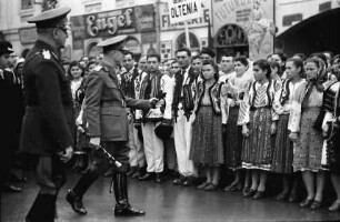 Craiova: Marschall [Ion] Antonescu begrüßt Bauernabordnung