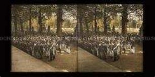 Soldaten und Publikum beim Gottesdienst am 1. Pfingstag, Neues Palais, Potsdam