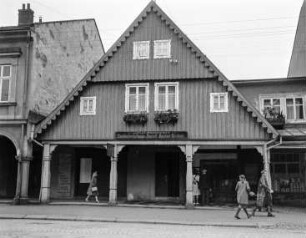 Hohenelbe, Laubenhaus : Hohenelbe (Vrchlabi/Tschechische Republik). Wohn- und Ladengeschäft "Leichenbestattungs-Anstalt Gustav Fischer". Straßenansicht