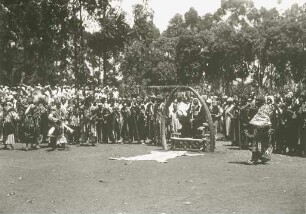 Thron des König Njoya bei einem Staatsbesuch 1960