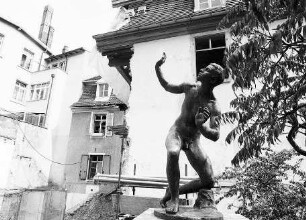 Freiburg im Breisgau: Skulptur am Ende der Fischerau