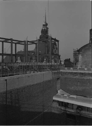 Dresden-Altstadt, Augustusstraße 2. Ständehaus (1901-1907; P. Wallot). Substanzsicherung / Wiederaufbau Dach. Blick über den kleinen Plenarsaal