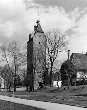 Isny im Allgäu. Straßenbild mit Torturm (Wassertorturm) (1451/1475 und 1701/1800)