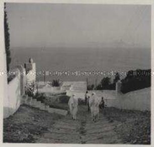 Tunis, Verschleierte Frauen in Sidi Bou Said
