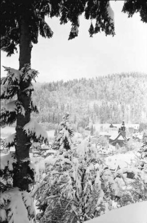 Todtmoos: Blick von oben auf Todtmoos; etwas tiefer und Vordergrund