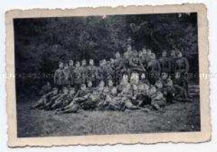 Gruppenbild von Heeressoldaten im Freien