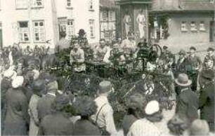 Wagen beim Festumzug zum 1. Mai in Hattingen