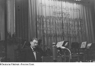Fritz Selbmann am Rednerpult
