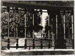 Garten von Bauer, Rhode: Gitter