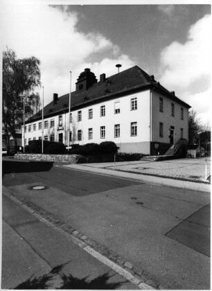 Ehemaliges nassau-weilburgisches Amtshaus; Lahnau, Amthof 4, Amthof 6