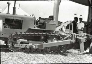 Bodenmeißel von Ransomes am Track Marshall v. Fowler
