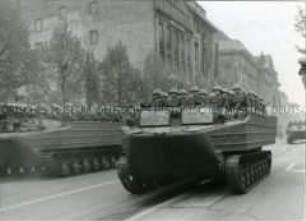Militärparade Unter den Linden