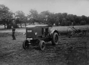 Traktor Fahr HG 25 mit Holzgasgenerator
