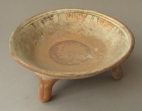 Tripod bowl made of clay