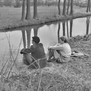 Rast am Fluss. : Přestawka při rěce.