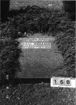 Grabstein 158 (Index: 99618471) Maße HxBxT: 141x86xo.A. cm Beschreibung: Grabplatte Besonderheit: Doppelgrab für Eheleute: Grabstein 158