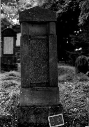 Grabstein 330 [Nir S. 198 Nr. 18.02]